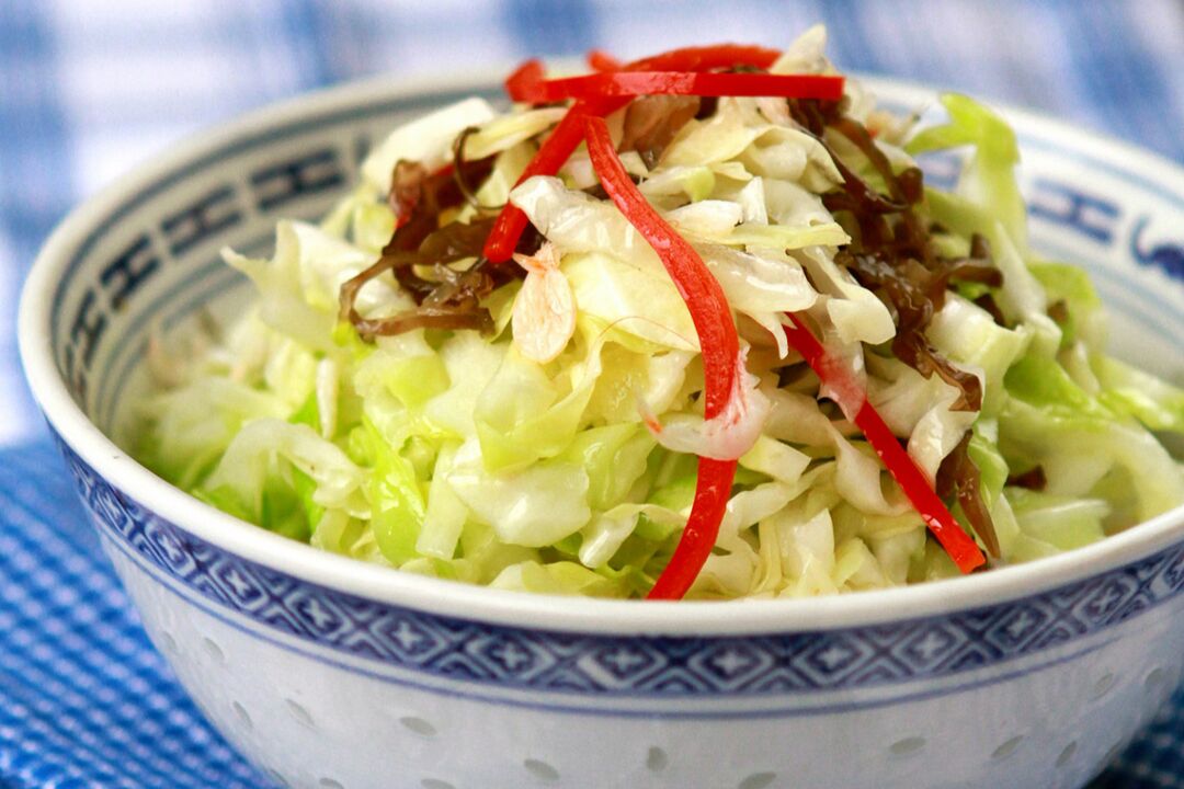 Kohlsalat ist eines der beliebtesten Gerichte auf Diätmenüs
